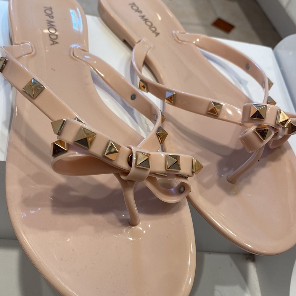 Women’s sandals